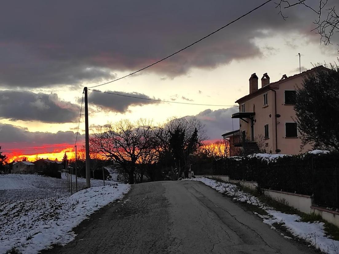 Casa Vacanze Angelica Ostra Vetere Eksteriør billede
